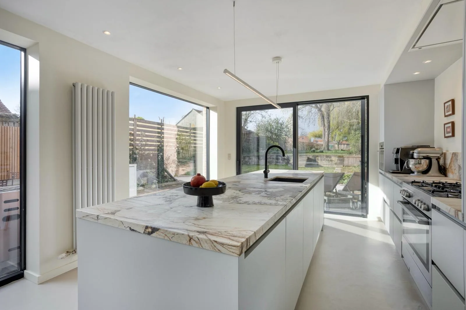 Keuken op maat Boutersem — kookeiland in kwartsiet